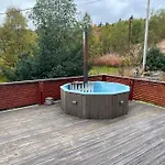 Casa de Férias Nydelig Med Havutsikt Og Utendors Badestamp Botnhamn