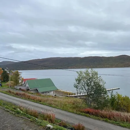 Nydelig Med Havutsikt Og Utendors Badestamp Holiday home Botnhamn
