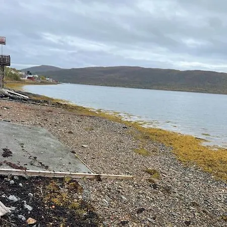 Nydelig Med Havutsikt Og Utendors Badestamp Holiday home