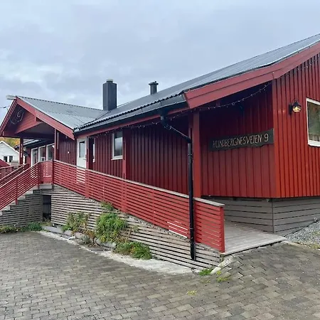 Nydelig Med Havutsikt Og Utendors Badestamp Holiday home