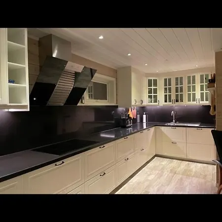 Nydelig Med Havutsikt Og Utendors Badestamp * Botnhamn