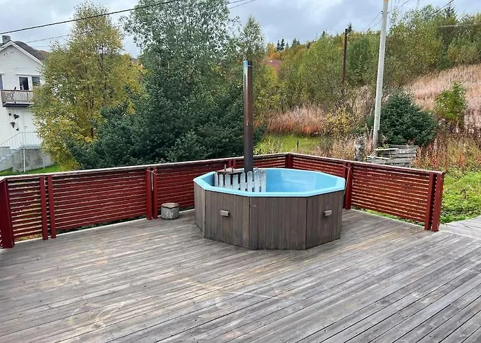 Hébergement de vacances Nydelig Med Havutsikt Og Utendors Badestamp Botnhamn