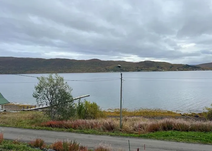 Nydelig Med Havutsikt Og Utendors Badestamp