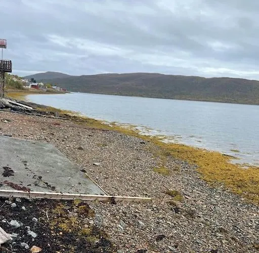 Nydelig Med Havutsikt Og Utendors Badestamp Hébergement de vacances