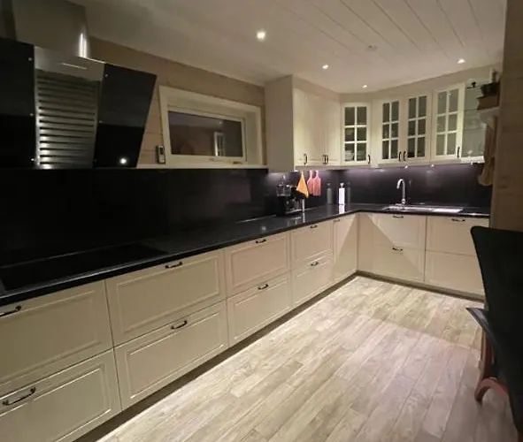 Hébergement de vacances Nydelig Med Havutsikt Og Utendors Badestamp