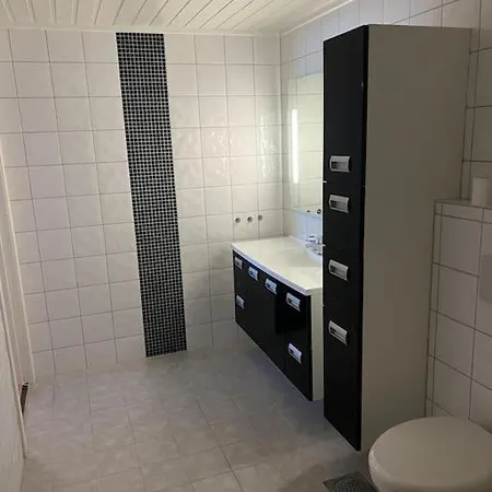 Nydelig Med Havutsikt Og Utendors Badestamp Feriehus Botnhamn
