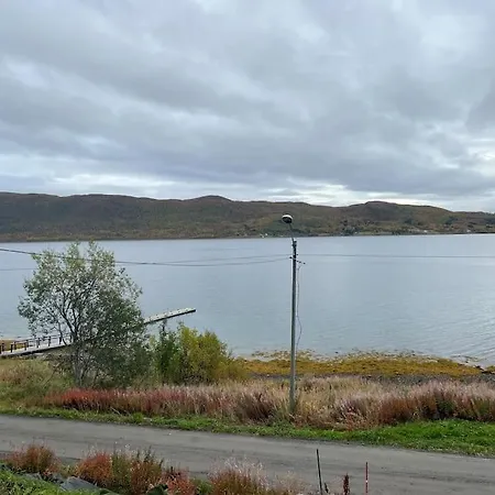 Nydelig Med Havutsikt Og Utendors Badestamp