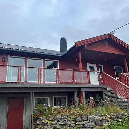 펜션 Nydelig Med Havutsikt Og Utendors Badestamp